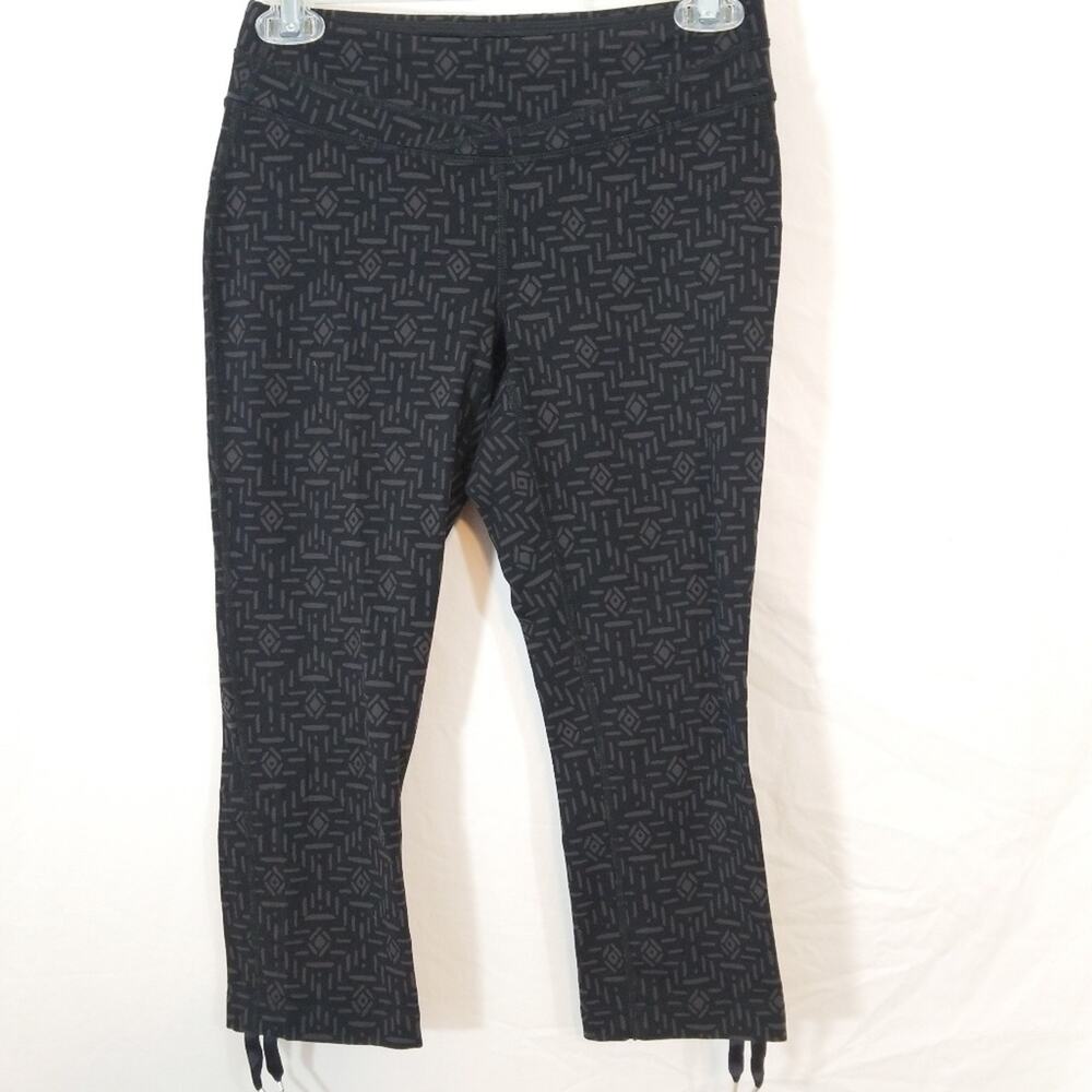 Lucy Hatha Collection geo print capri leggings